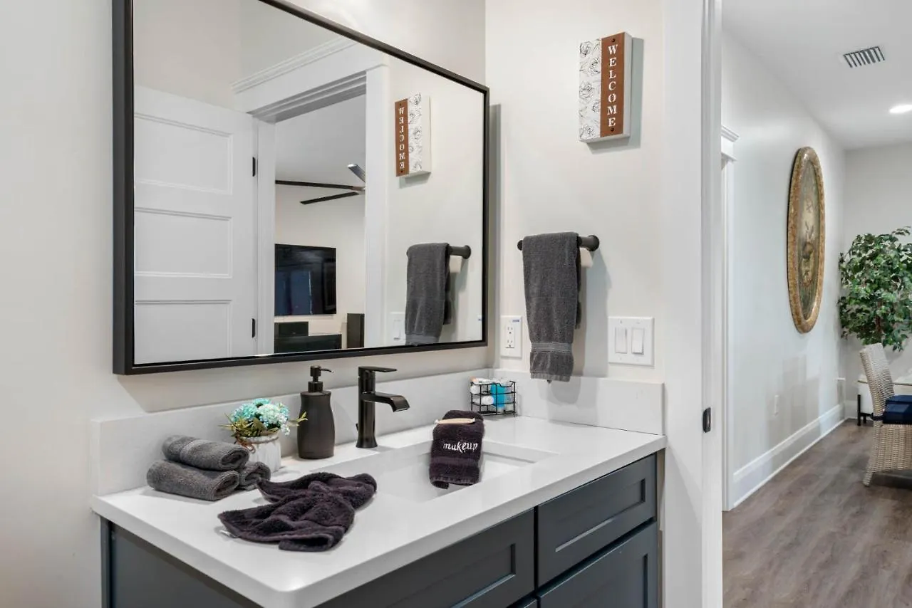 Вилла Stylish Luxury Retreat Heated Pool & Hot Tub Тампа США
