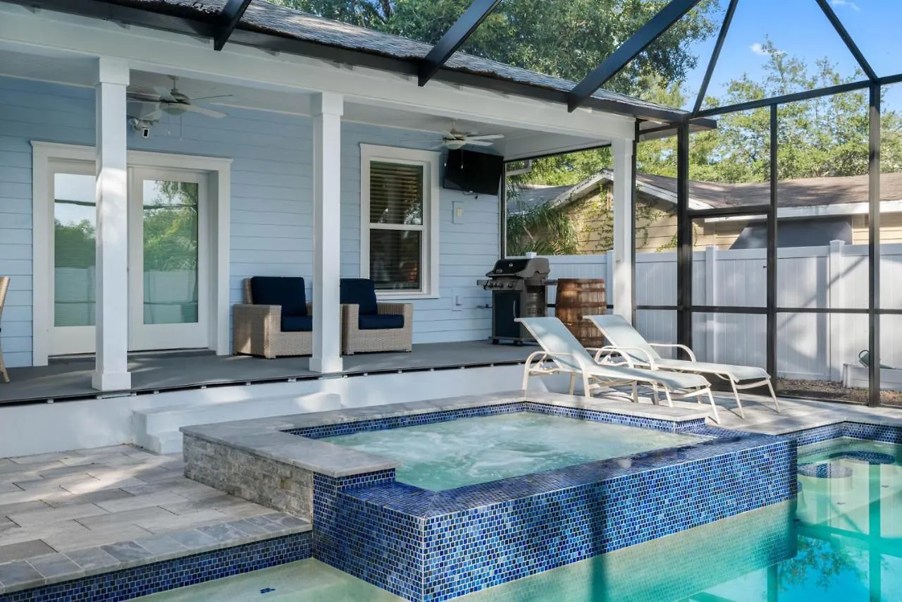 Вилла Stylish Luxury Retreat Heated Pool & Hot Tub Тампа
