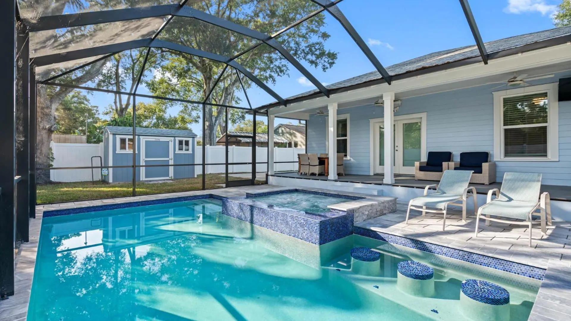 Stylish Luxury Retreat Heated Pool & Hot Tub Villa Tampa Semesterbostad